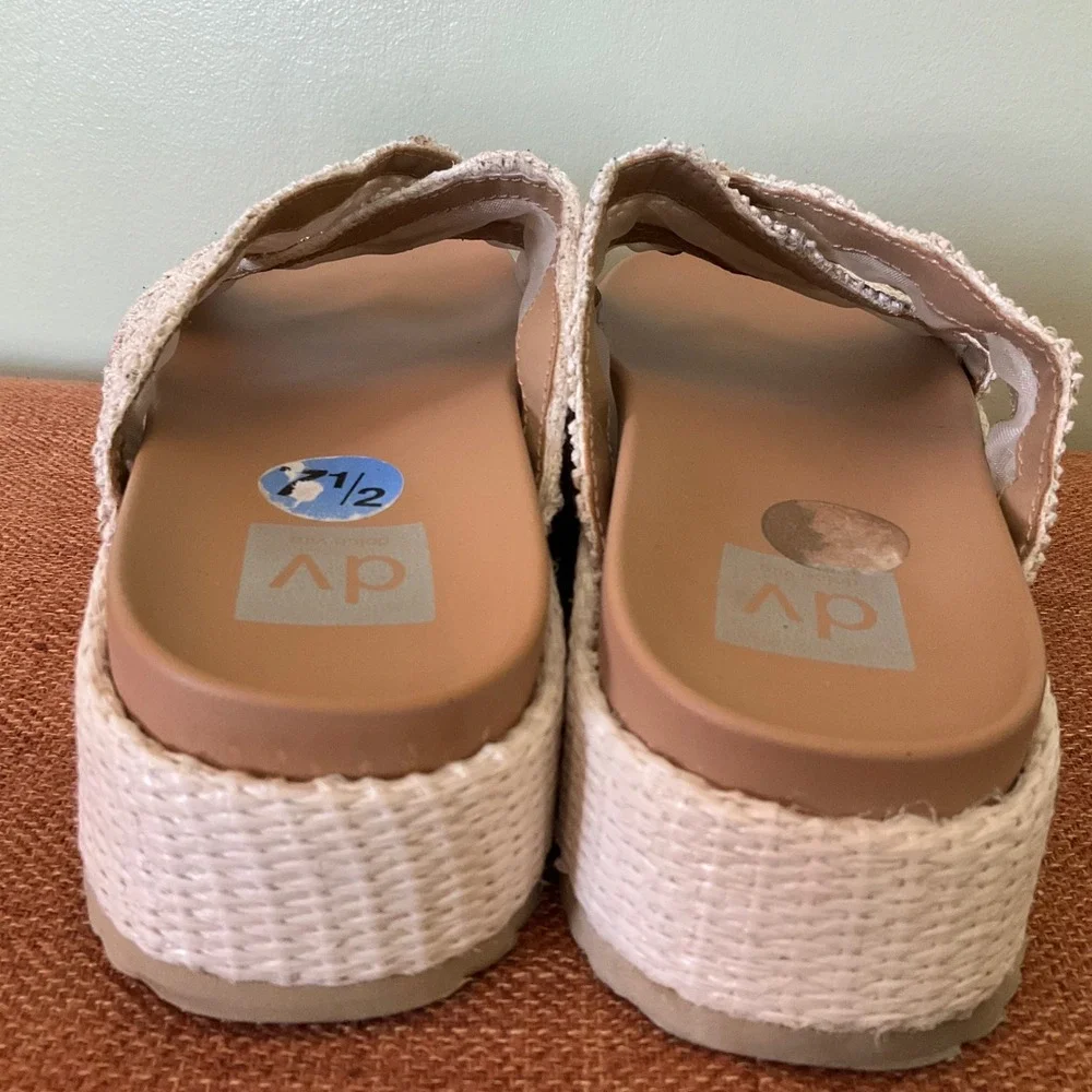 DV Dolce Vita Sugar 7.5 Crochet Woven Platform Sandals Tan Crisscross Slide Boho